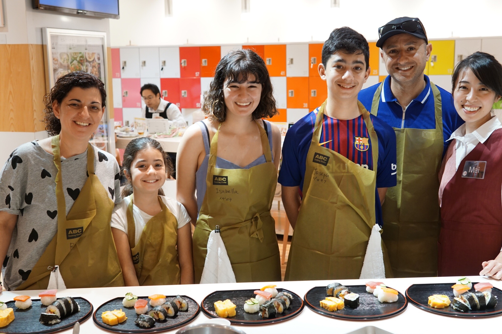 Tsukiji Old Outer Market Tour + Sushi Roll Cooking
