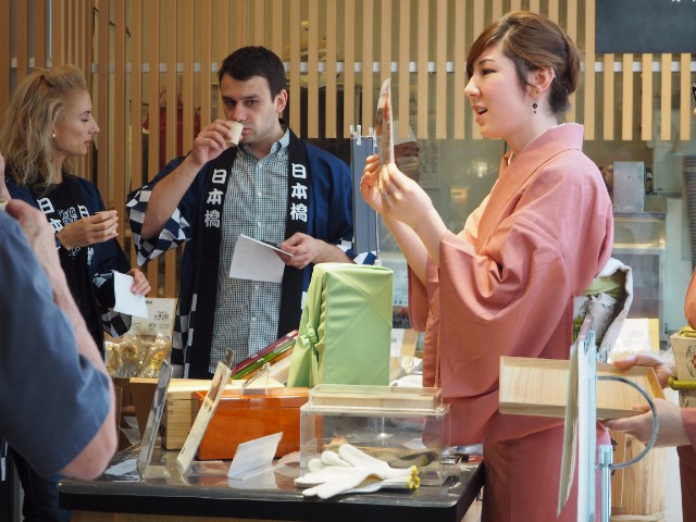 Nihonbashi Gourmet Tour + Sushi Roll Cooking