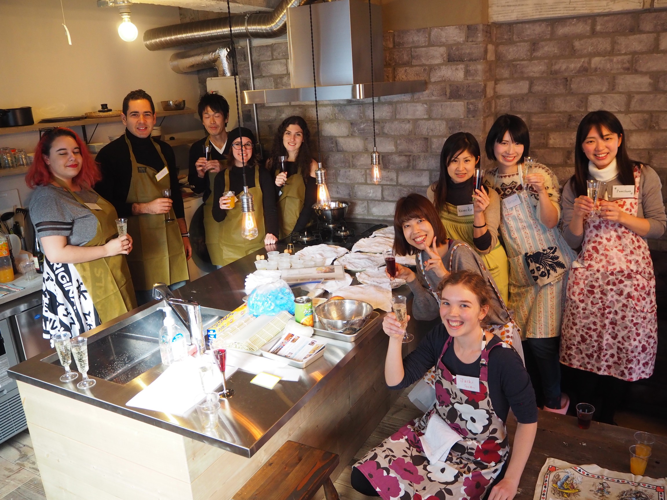 Let's cook together while enjoying cross-culture experience!