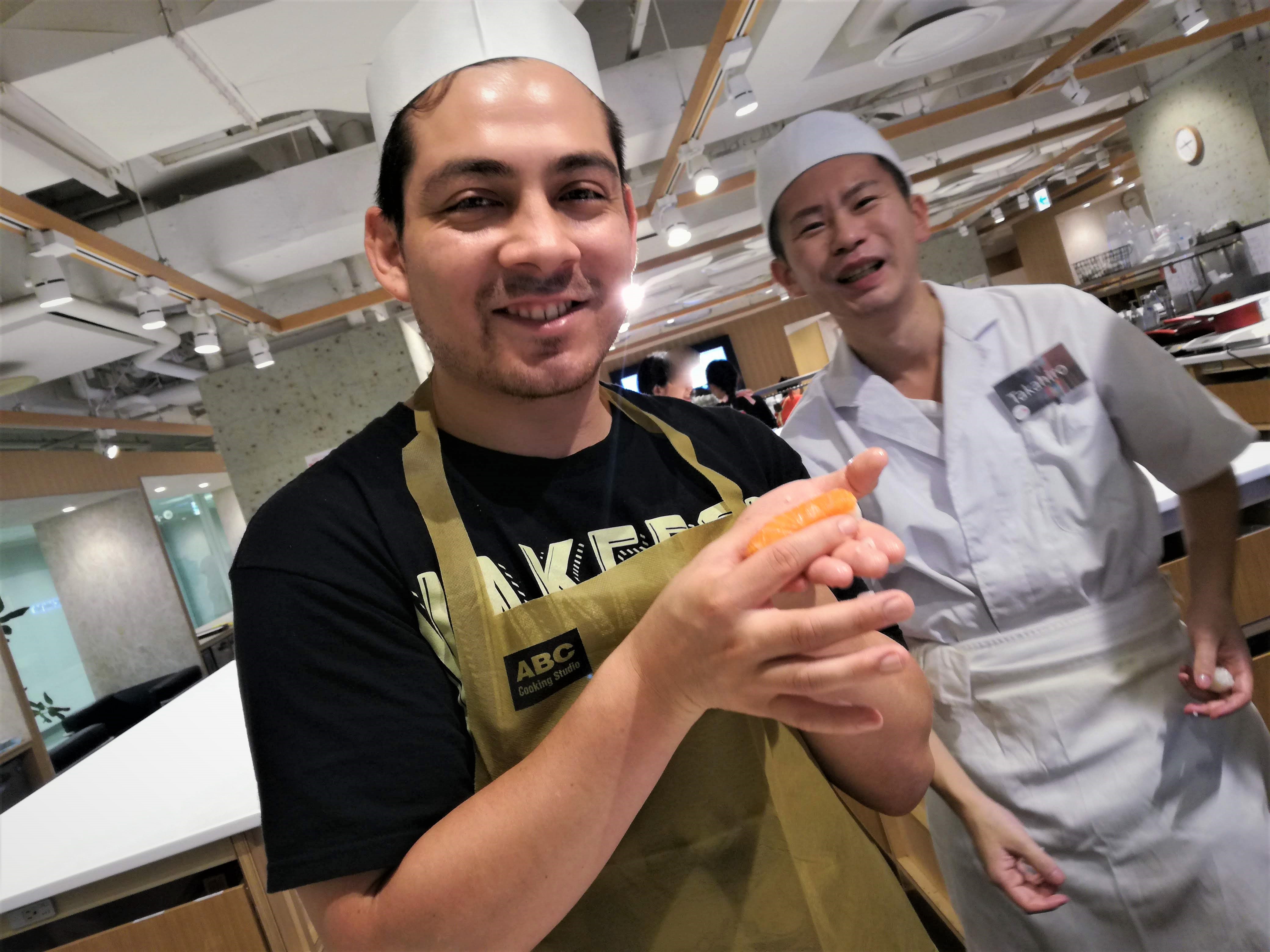 Tsukiji Old Outer Market Tour + Nigiri Sushi Making with Sushi Master